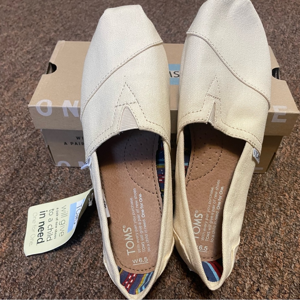 SOLD ! Toms Canvas